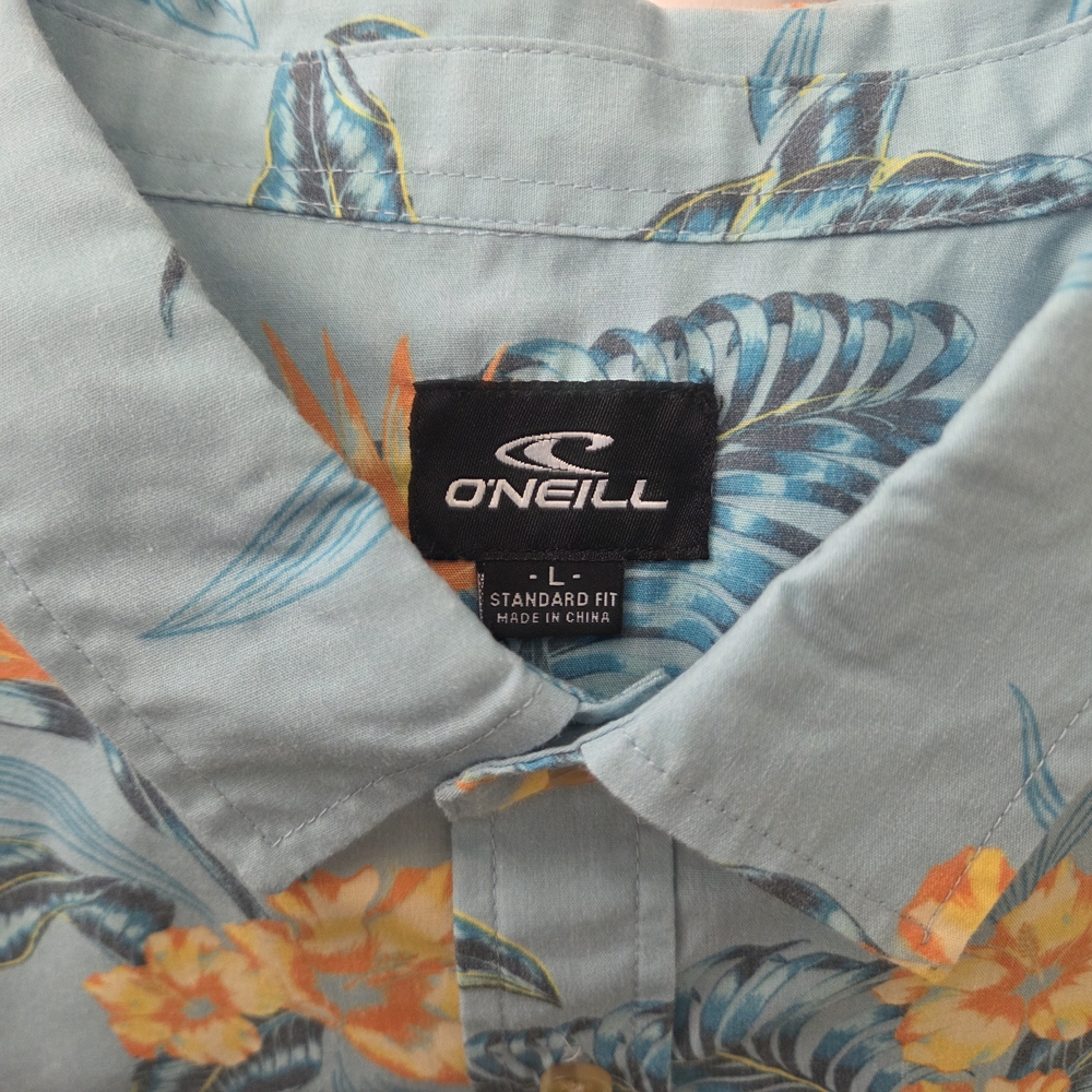 Classic O'Neill Short Sleeve Button-Down Tropical Shirt - Picture 3 of 5